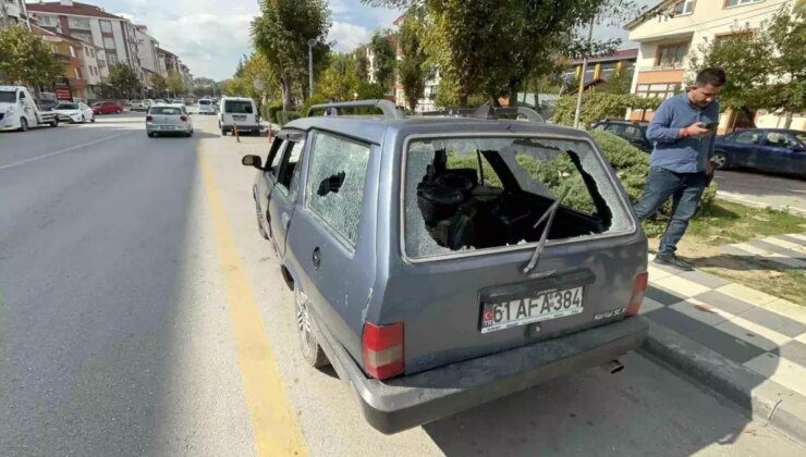 Bolu’da Sinir Krizi Geçiren Vatandaş Aracının Camlarını Kırdı