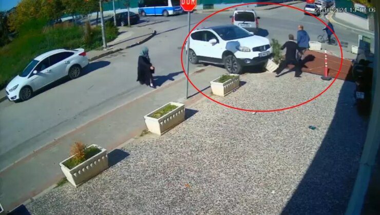 Bursa’da Otomobil Kaldırıma Çıktı, Yaya Kurtuldu