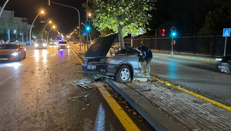 Çankaya’da Feci Kaza: İkiye Bölünen Otomobil Diğer Araçla Çarpıştı