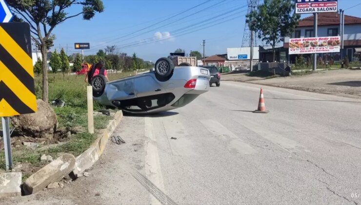 Düzce’de Devrilen Otomobilin Sürücüsü Yaralandı