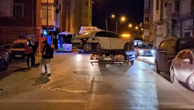 Edirne’de Alkollü Sürücüler Arasında Kafa Kafaya Çarpışma