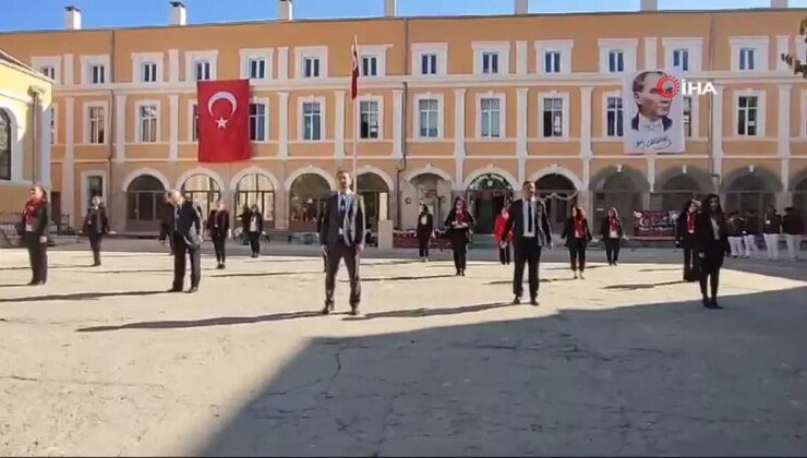 Edirne’de Öğretmenler Zeybek Gösterisi Düzenledi