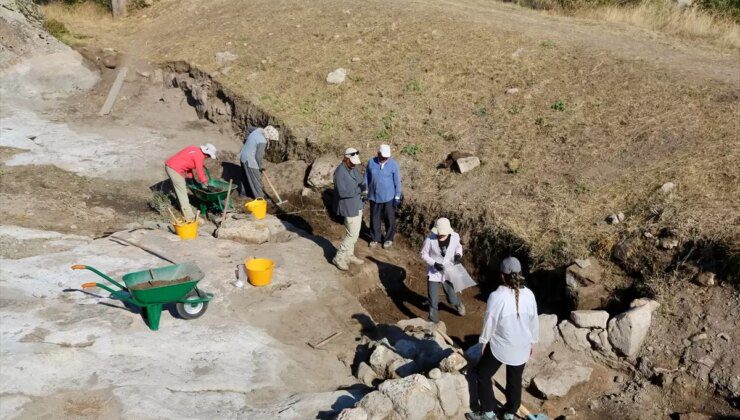 Eskişehir’deki Midas Kale Kazılarında Friglere Ait Fırın ve Ocaklar Bulundu