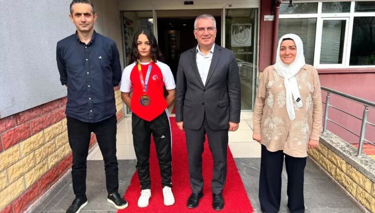 Esmanur Ele, Bilek Güreşi Dünya 3’üncüsü Oldu