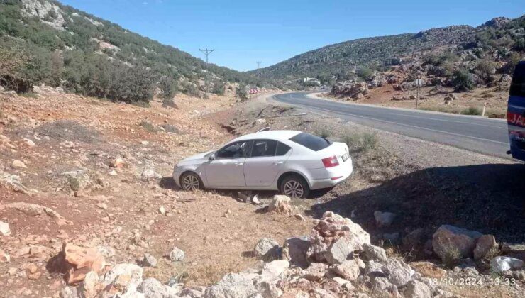 Gaziantep’te Direksiyon Hakkını Kaybeden Sürücü Arazide Uçtu