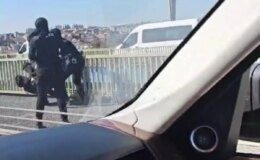 Haliç Köprüsü’nde polis, intihar girişimini böyle engelledi