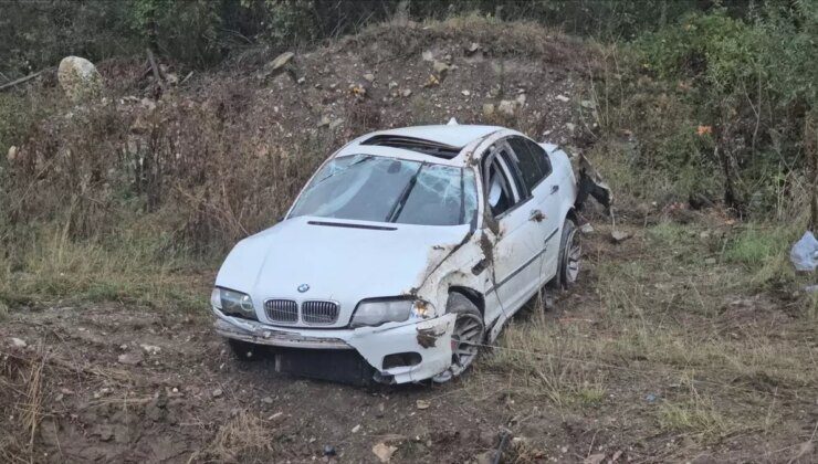 Karabük’te Şarampole Devrilen Otomobilde 2 Yaralı