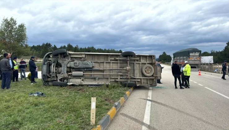 Kastamonu’da Okul Servisi ile Tır Çarpıştı: 13 Yaralı