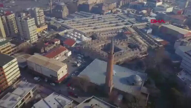 Kayseri’deki Ulu Cami Minaresinin Kitabesi Okunamaz Hale Geldi