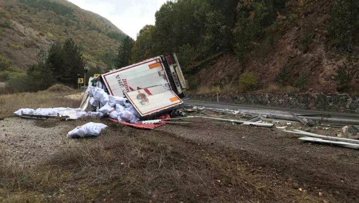 Kızılcahamam’da Kontrolden Çıkan Tır Devrildi