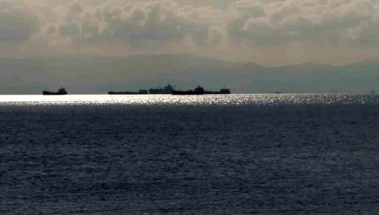 Pendik Açıklarında Kuru Yük Gemisinde Yangın Çıktı