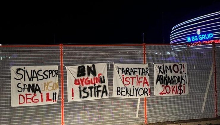 Sivasspor taraftarı Uygun’u istifaya çağırdı