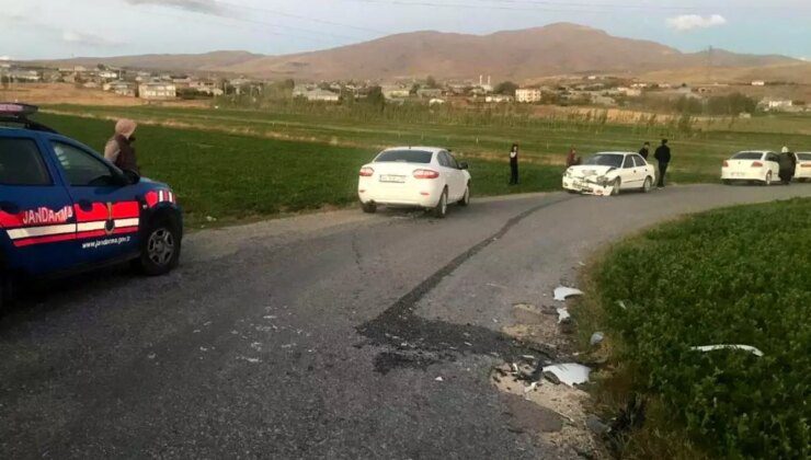 Van’da Otomobilin Ağaca Çarpması Sonucu 1 Yaralı