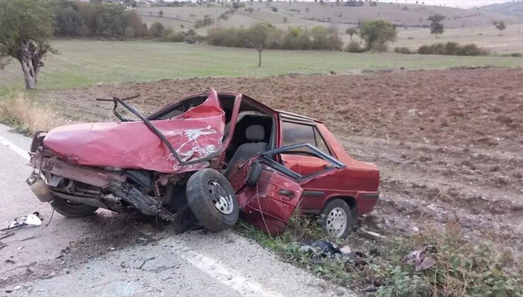 Vezirköprü’de Minibüs ile Otomobil Çarpıştı: İki Yaralı