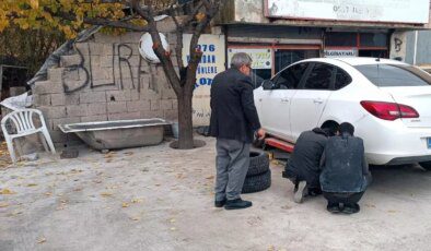 Adilcevaz’da Kış Lastiği Yoğunluğu Artıyor