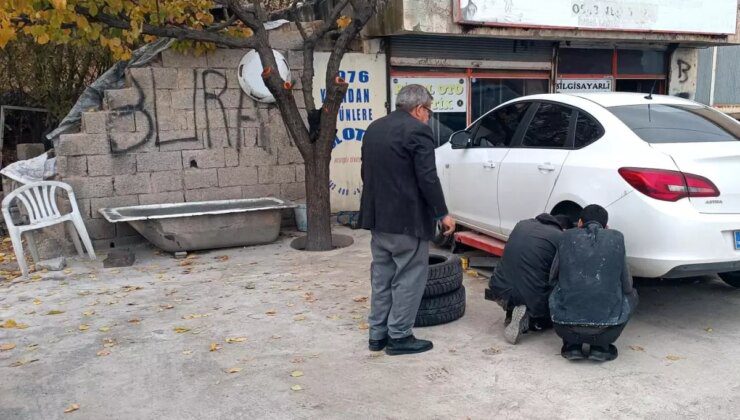 Adilcevaz’da Kış Lastiği Yoğunluğu Artıyor