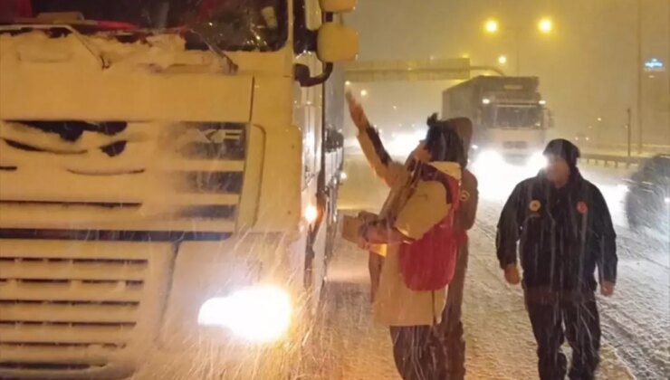 Anadolu Otoyolu’nda Kar Nedeniyle Ulaşım Kontrollü Sağlanmaya Başladı