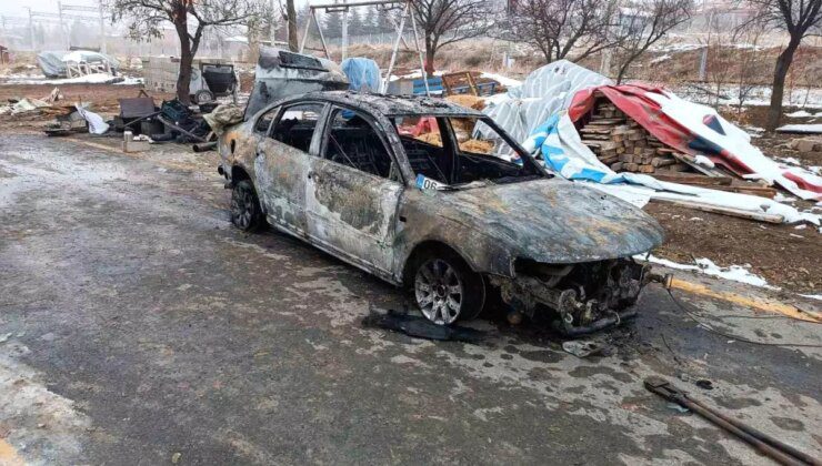 Ankara’da Kömürlüğünde Yangın, Garaja Sıçradı