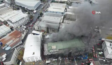 Beylikdüzü’ndeki Fabrika Yangını 11 Saat Süren Müdahale ile Kontrol Altına Alındı