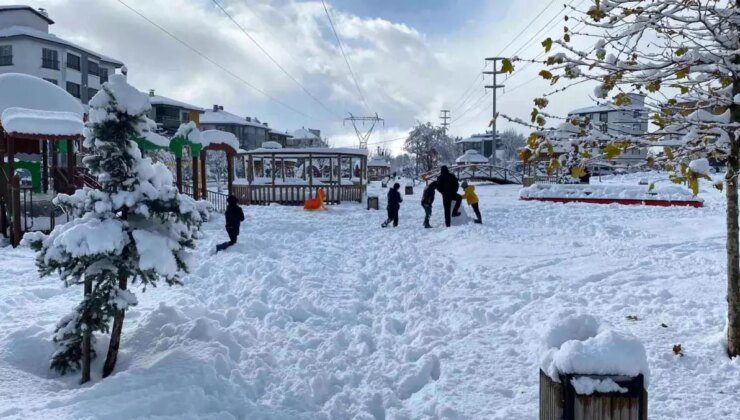 Bolu’da Yoğun Kar Yağışı Nedeniyle Okullar 1 Gün Tatil Edildi