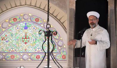 Diyanet İşleri Başkanı Ali Erbaş’tan Öğretmenlere Övgü ve Şiddet Mesajı