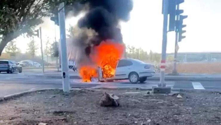 Diyarbakır’da Seyir Halindeki Otomobil Alev Aldı