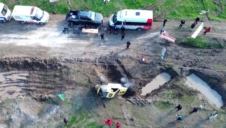 Düzce Off-Road Yarışlarında Şov: Fatih Mercan Aracını Devrildi