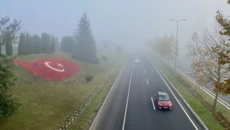 Düzce’de Anadolu Otoyolu’nda Sis Ulaşımı Etkiliyor