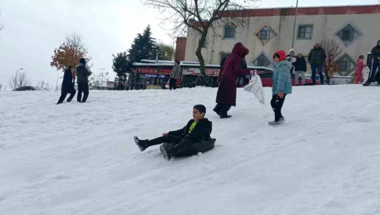 Düzce’de Kar Tatili: Aileler Kayak Eğlencesine Daldı