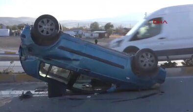 Elazığ’da Kontrolden Çıkan Otomobil Takla Attı: 2 Yaralı