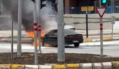 Elazığ’da Seyir Halindeki Araç Alev Aldı