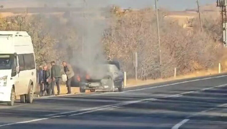 Elazığ’da Seyir Halindeki Otomobilde Yangın Çıktı