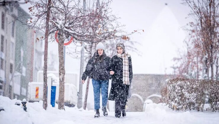 Erzurum, Erzincan ve Tunceli’de Yoğun Kar Yağışı Etkili Oldu