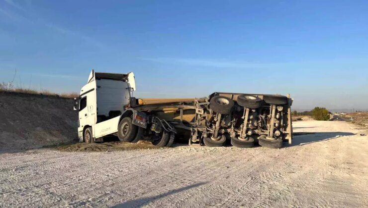 Eskişehir’de Trafik Kazası: Tır Devrildi, 1 Kişi Hastaneye Kaldırıldı