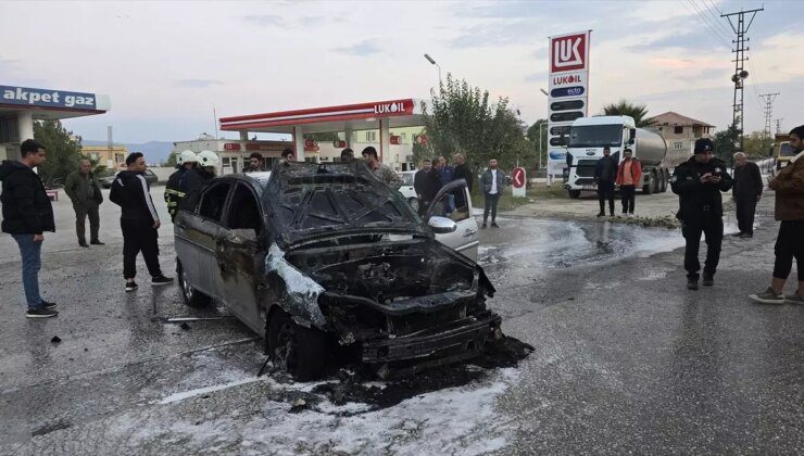 Hatay’da Seyir Halindeki Otomobil Alev Aldı