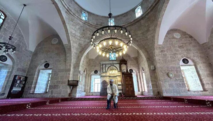 Hatay’daki Tarihi Camide Çocuklara Ney Dersi