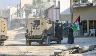 İsrail ordusu, işgal altındaki Batı Şeria'nın Tulkerim kentine baskın düzenledi – Dünya haberleri | Dış Haberler