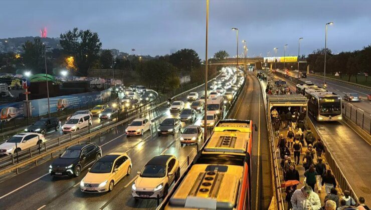 İstanbul’da akşam saatlerinde trafik yoğunluğu yüzde 90’a ulaştı