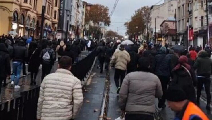 İstanbul’da Arızalan Tramvay Yolcuları Raylarda Yürümek Zorunda Kaldı