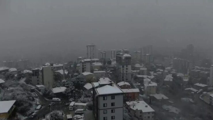 İstanbul’da Aydos’ta Kartpostallık Kar Manzarası