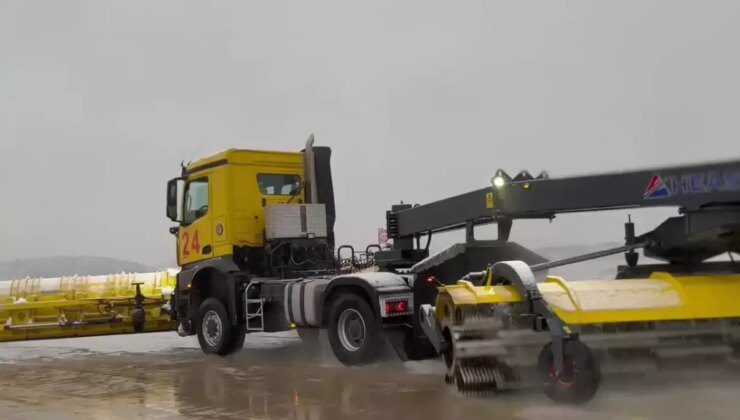 İstanbul’da Sağanak Yağış Kar Yağışına Dönüştü, Uçuşlarda Gecikmeler Yaşanıyor