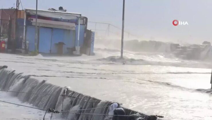 İstanbul’da Şiddetli Lodos Deniz Taşmasına Neden Oldu