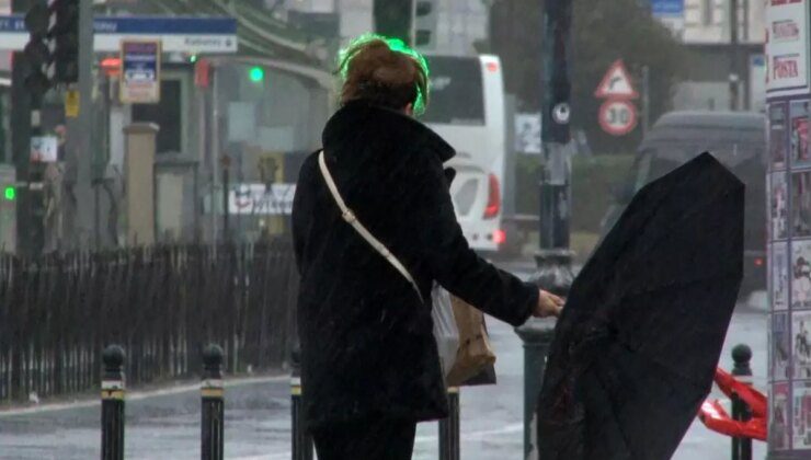 İstanbul’da Şiddetli Yağış Hayatı Olumsuz Etkiliyor