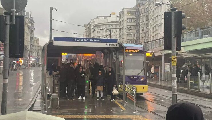 İstanbul’da Yoğun Yağış Nedeniyle Toplu Ulaşımda Aksamalar