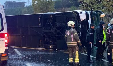 İstanbul’da yolcu otobüsü devrildi: 2 kişi öldü, 15 kişi yaralandı