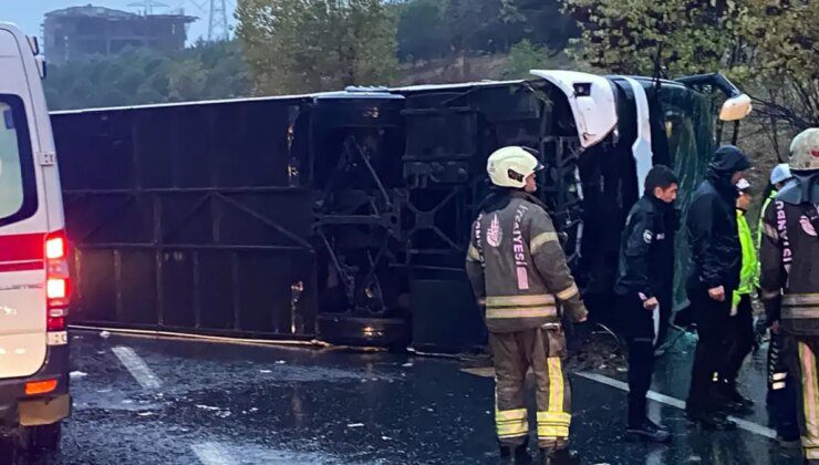 İstanbul’da yolcu otobüsü devrildi: 2 kişi öldü, 15 kişi yaralandı