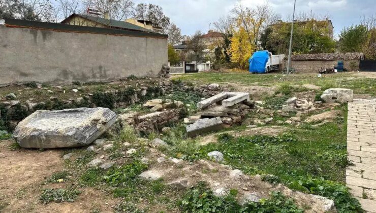 İznik’teki Tarihi Mezarlıklar, Bakımsızlık Nedeniyle Harabe Haline Geldi