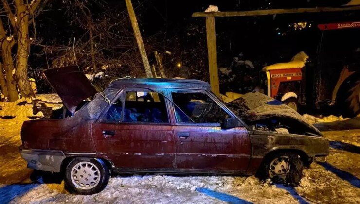 Karabük’te Park Halindeki Otomobil Yanarak Küle Döndü