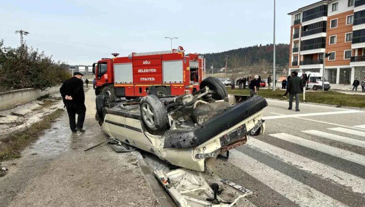 Kastamonu’da Mercedes ve Tofaş Otomobil Çarpıştı: 2 Yaralı