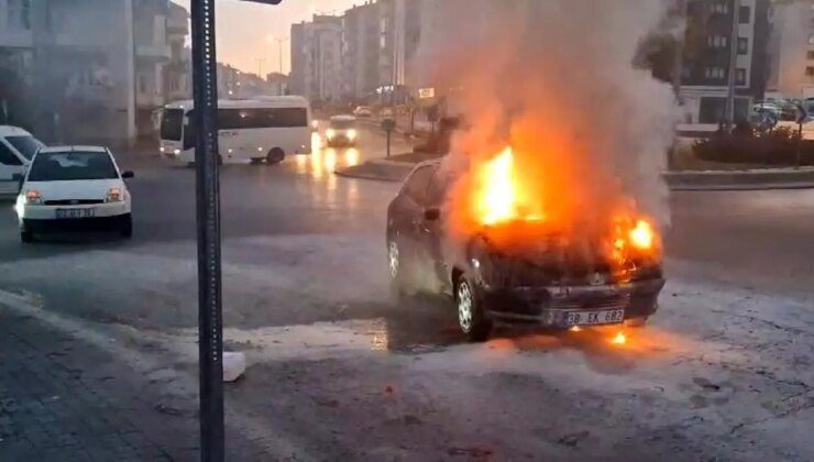 Kayseri’de Seyir Halindeki Otomobilde Yangın Çıktı